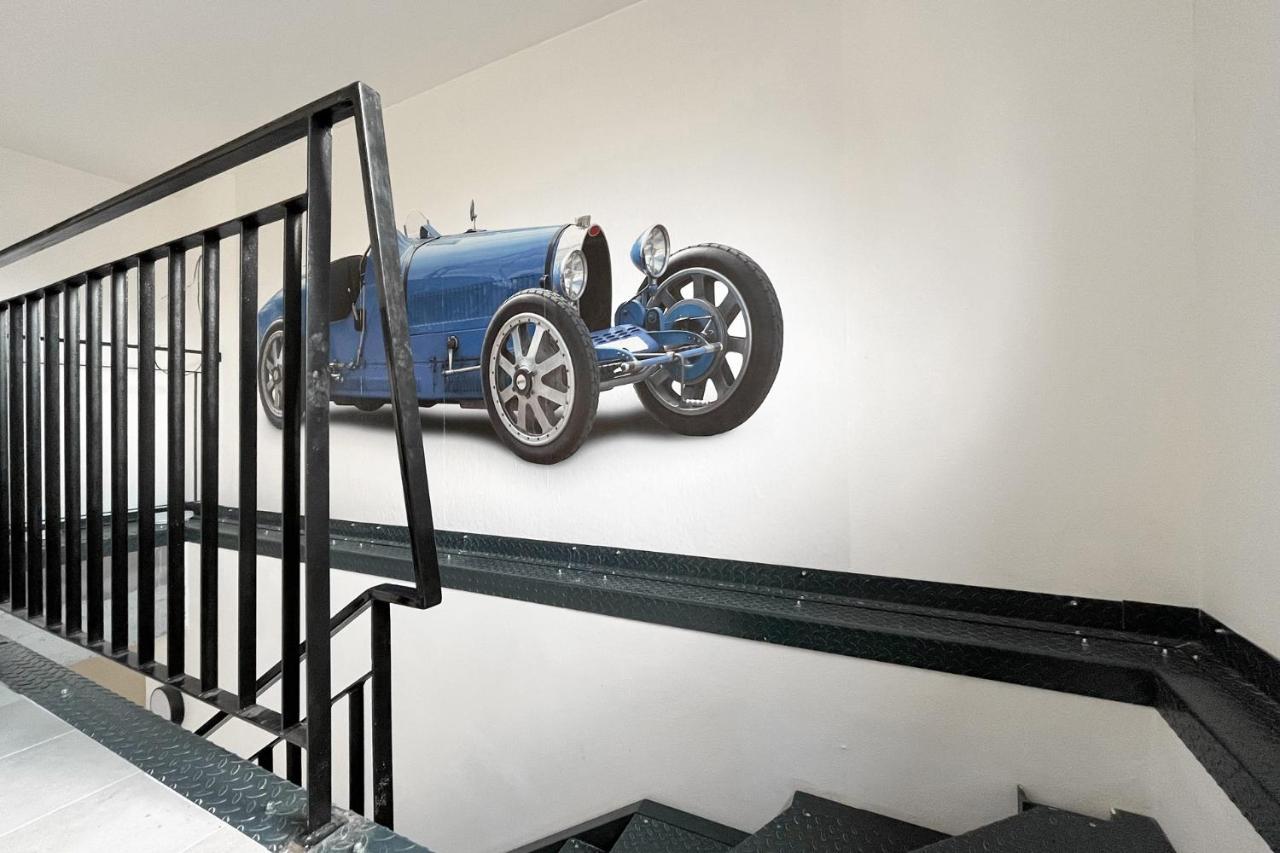 Hotel Double Red Cars Museum Brezno Zewnętrze zdjęcie